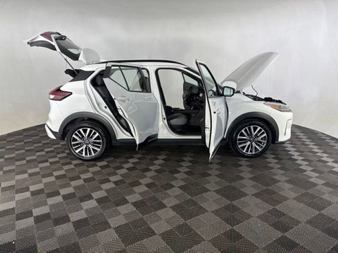Used 2024 Nissan Kicks SR w/ SR Premium Package FWD image 13