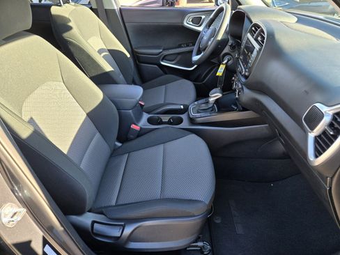 Used 2024 Kia Soul LX w/ Option Group 015 image 16