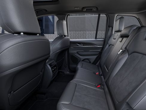 New 2026 Jeep Grand Cherokee Altitude AWD/4WD image 23