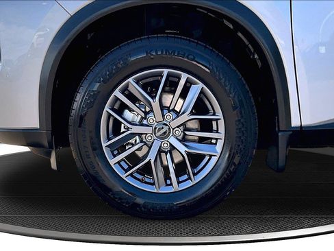 Used 2025 Nissan Rogue S AWD/4WD image 34