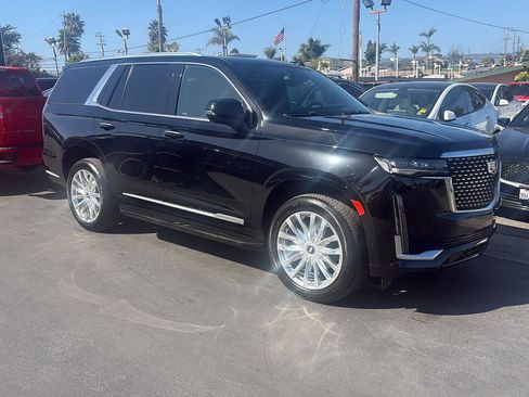 Used 2024 Cadillac Escalade Premium Luxury AWD/4WD image 2