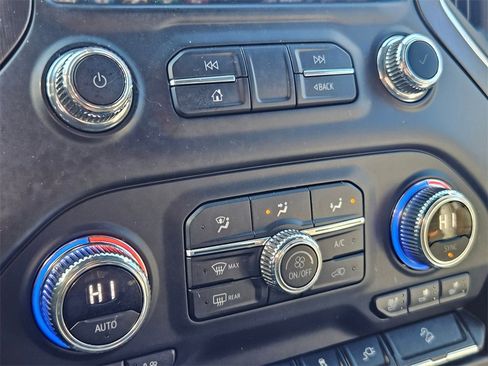 Used 2022 GMC Sierra 3500 AT4 w/ AT4 Premium Plus Package image 28