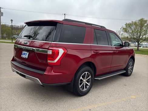 Used 2019 Ford Expedition XLT w/ Equipment Group 202A AWD/4WD image 9