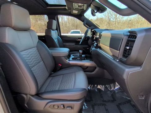 Used 2025 Chevrolet Silverado 1500 ZR2 w/ Technology Package image 29