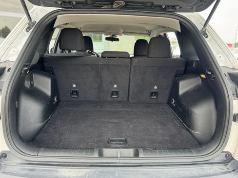 Used 2020 Jeep Cherokee Latitude FWD image 30
