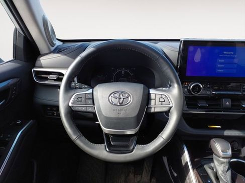 Used 2024 Toyota Highlander Platinum AWD/4WD image 10