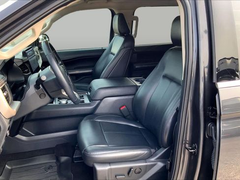 Used 2023 Ford Expedition XLT RWD image 8