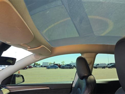 Used 2024 Tesla Model Y Long Range AWD/4WD image 14
