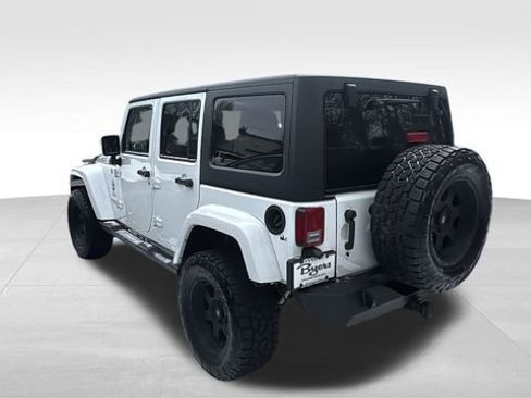 Used 2017 Jeep Wrangler Unlimited Sahara w/ Connectivity Group image 4