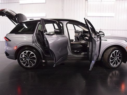 Used 2024 Lincoln Nautilus Reserve image 33