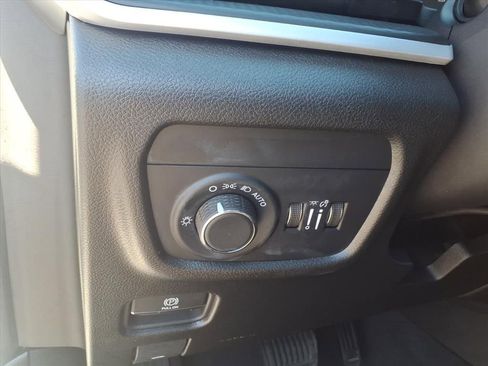 Used 2023 Jeep Grand Cherokee Laredo X image 24