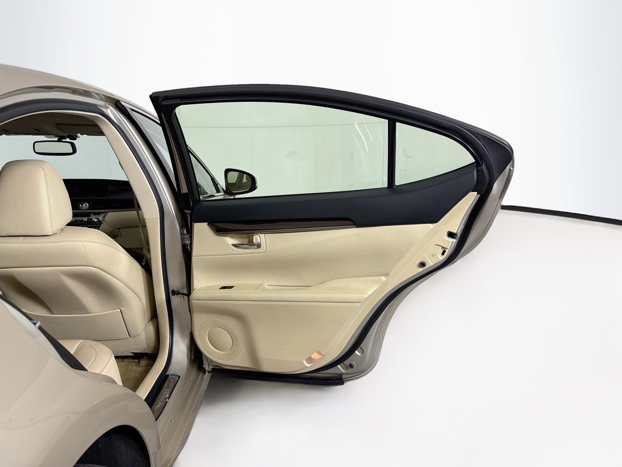 Used 2014 Lexus ES 350 w/ Luxury Package FWD image 32