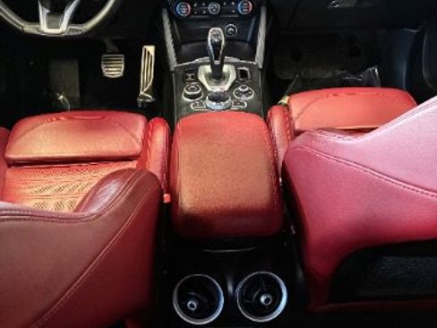 Used 2022 Alfa Romeo Stelvio Sprint image 33