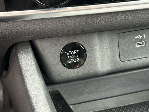 Used 2024 Nissan Rogue S AWD/4WD image 20
