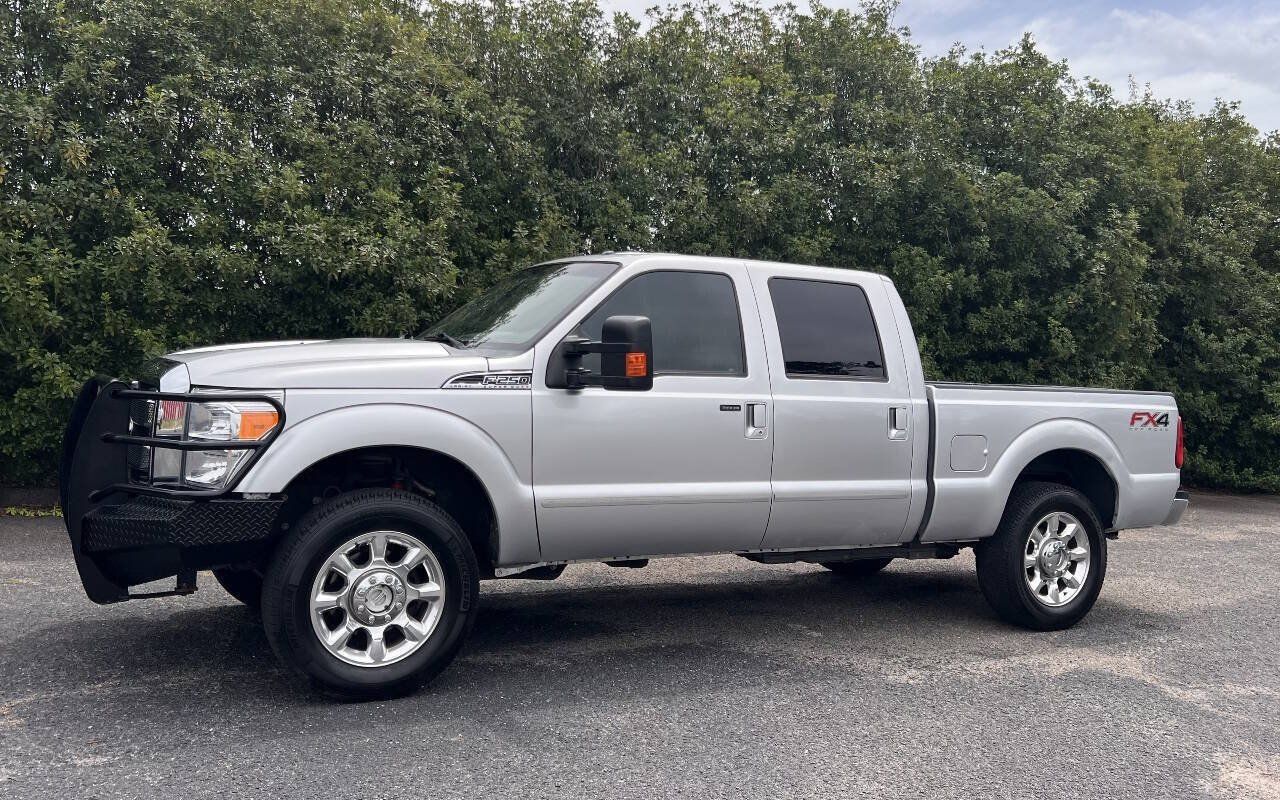 Used 2016 Ford F250 Lariat w/ Lariat Interior Package AWD/4WD image 3