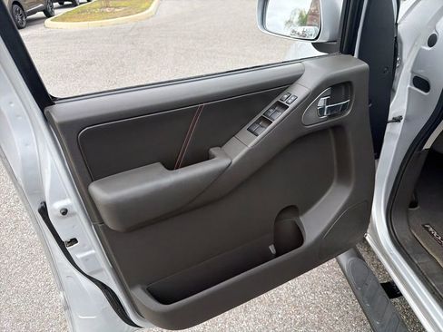 Used 2010 Nissan Frontier PRO-4X w/ Pro-4x Value Truck Pkg image 12