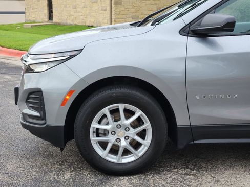 Used 2024 Chevrolet Equinox LS w/ LS Convenience Package FWD image 8