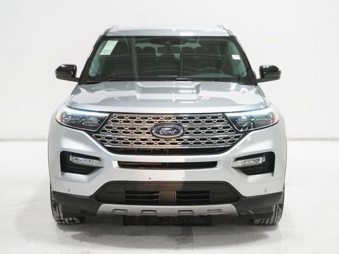 Used 2024 Ford Explorer Limited AWD/4WD image 3