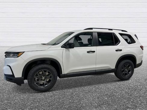 New 2025 Honda Pilot TrailSport image 2