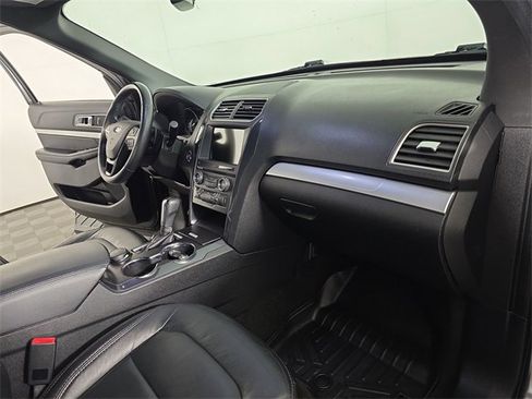 Used 2017 Ford Explorer XLT w/ Equipment Group 202A image 21