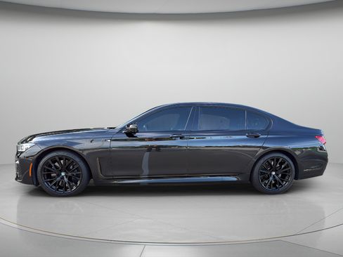 Used 2022 BMW 740i xDrive w/ M Sport Package AWD/4WD image 2