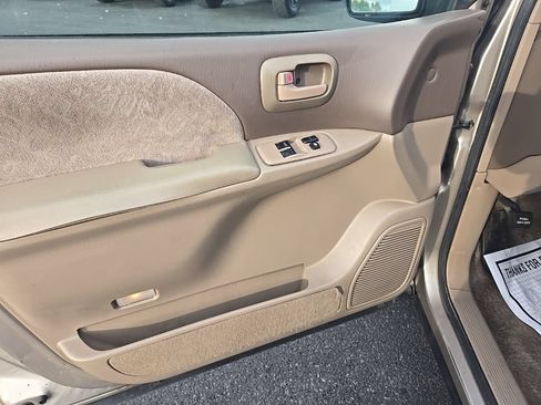 Used 2000 Toyota Sienna LE FWD image 9