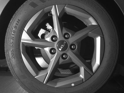 Used 2025 Kia K4 LXS image 15