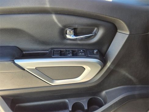 Used 2017 Nissan Titan PRO-4X image 18