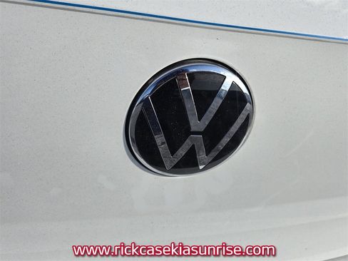 Used 2024 Volkswagen Golf R image 7