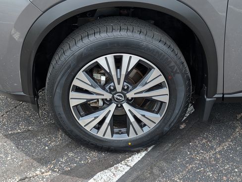 Used 2023 Nissan Rogue SV AWD/4WD image 15
