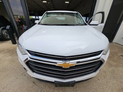 Used 2021 Chevrolet Traverse LT w/ LT Premium Package FWD image 2