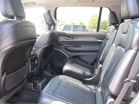 Used 2022 Jeep Grand Cherokee L Limited AWD/4WD image 18