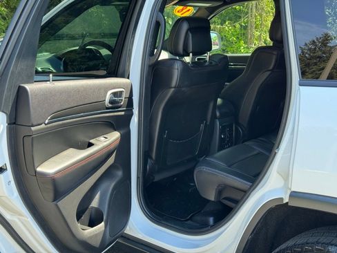 Used 2018 Jeep Grand Cherokee Trailhawk w/ Trailhawk Luxury Group AWD/4WD image 9
