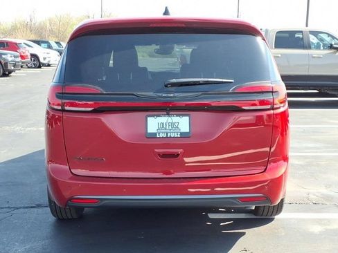 New 2026 Chrysler Pacifica Select FWD image 21