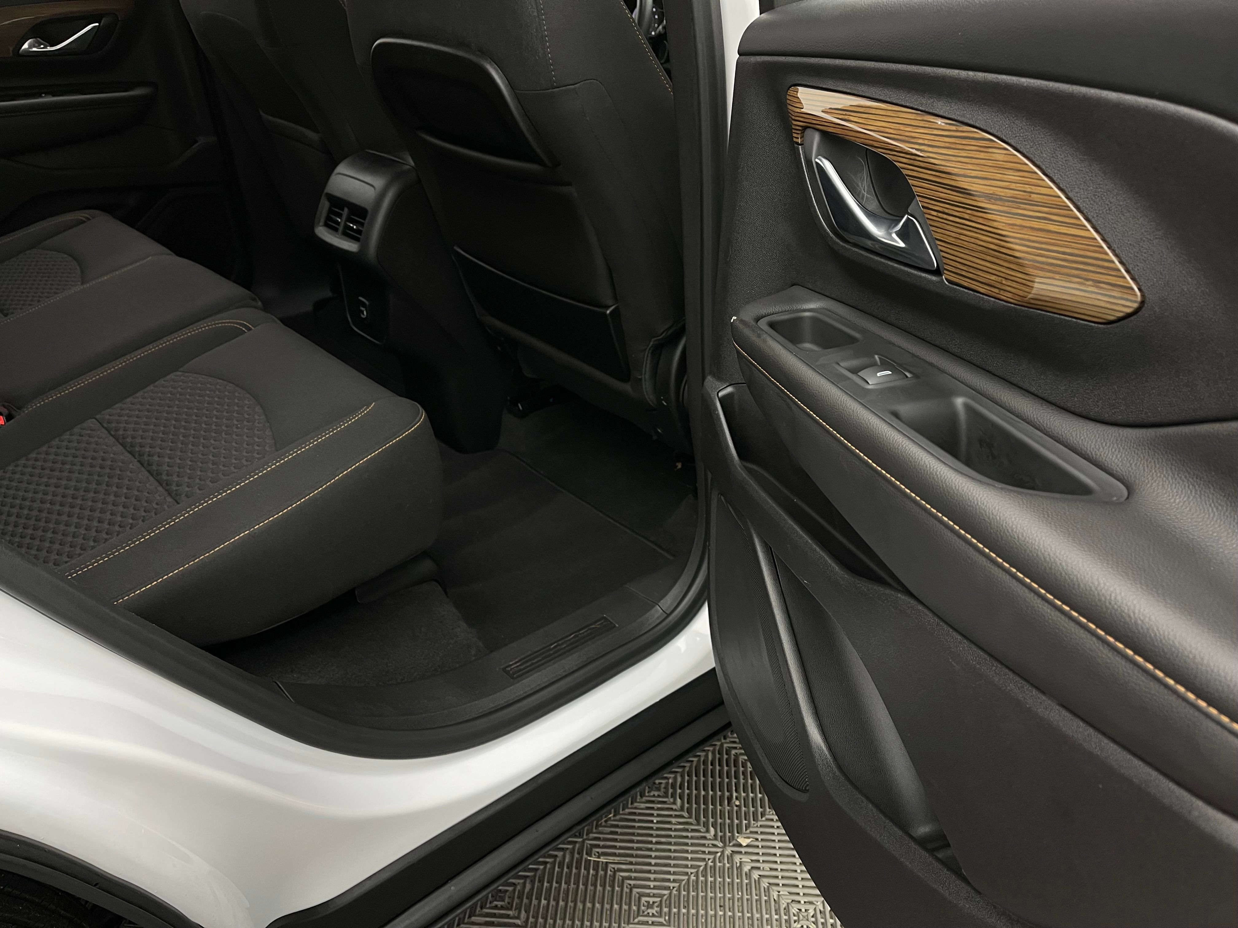 Used 2018 GMC Terrain SLE w/ Driver Convenience Package FWD image 33