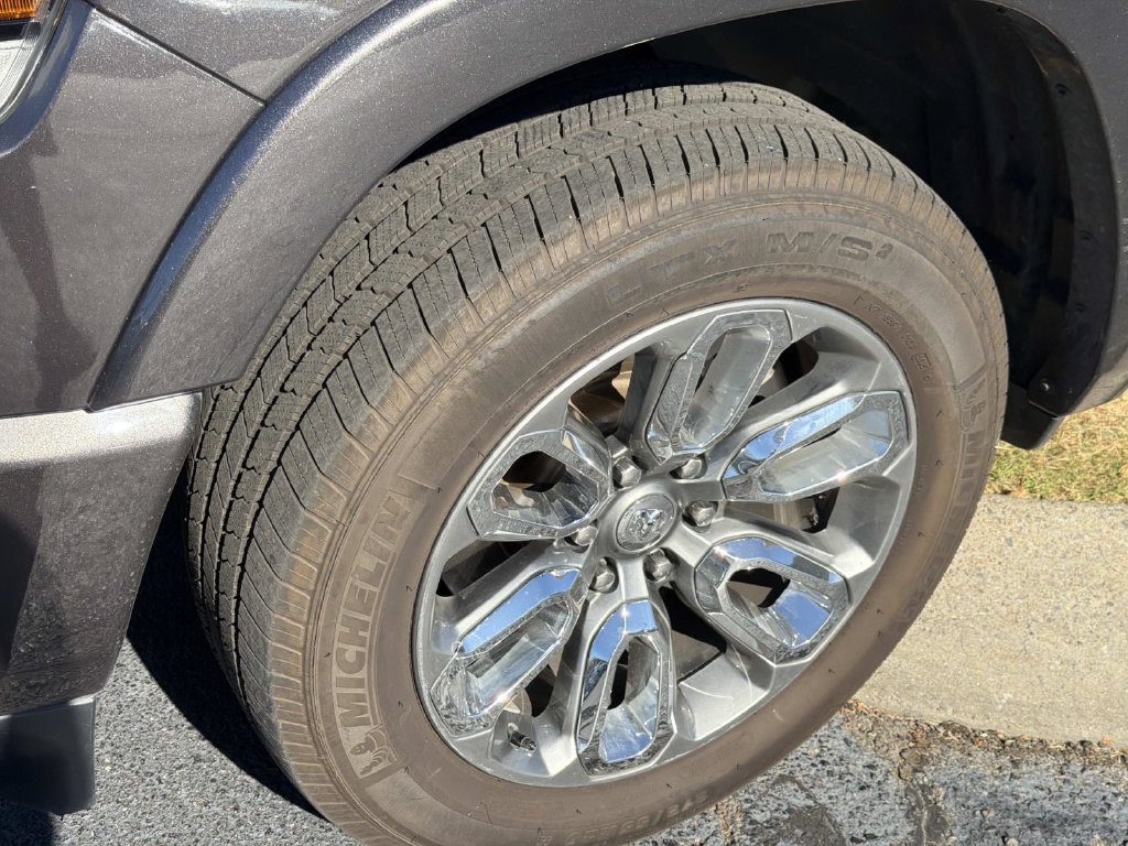 Used 2020 RAM 1500 Laramie w/ Sport Appearance Package AWD/4WD image 8