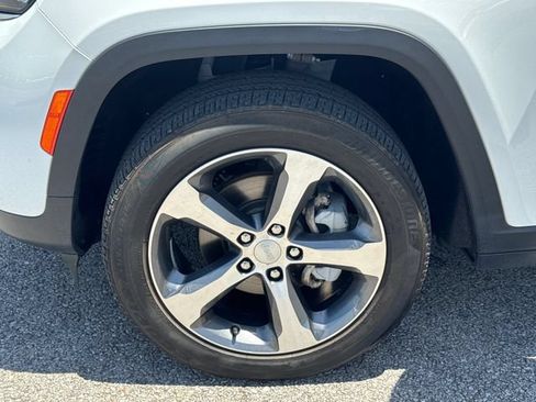 Used 2023 Jeep Grand Cherokee Limited AWD/4WD image 24