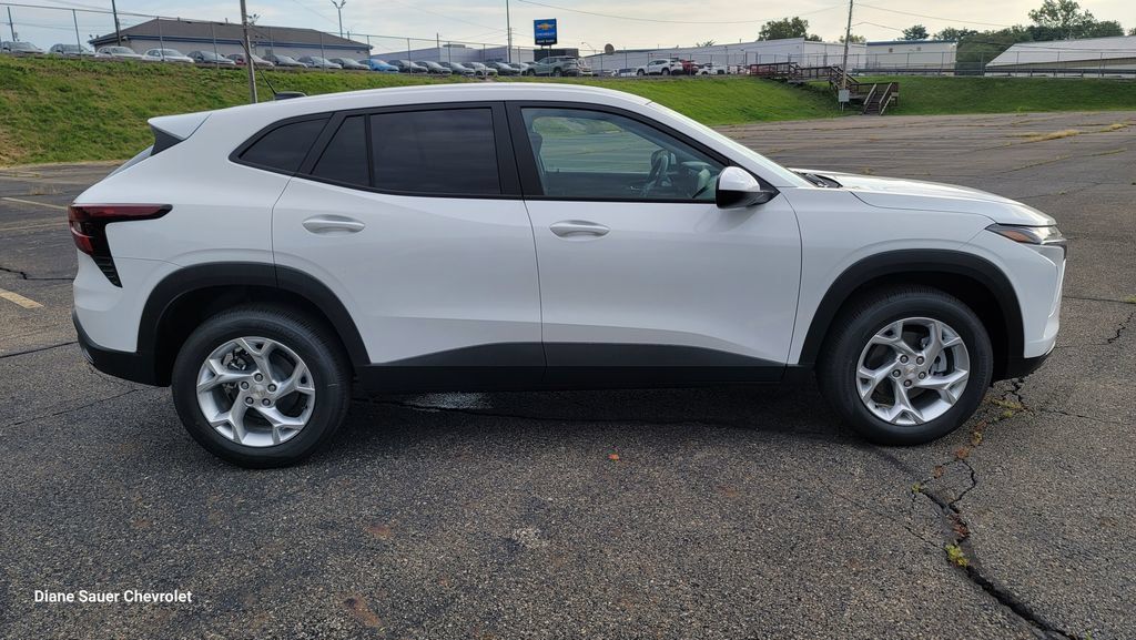 New 2026 Chevrolet Trax LS w/ LS Convenience Package FWD image 14