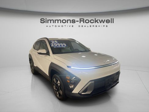 Used 2024 Hyundai Kona SEL image 3