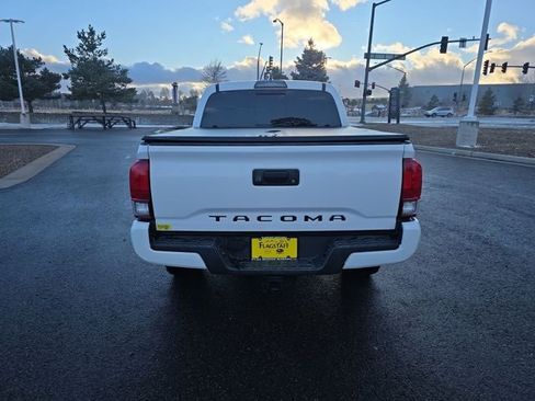 Used 2017 Toyota Tacoma 2WD Double Cab image 4