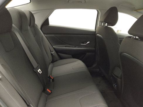 Used 2025 Hyundai Elantra SE w/ Cargo Package FWD image 19
