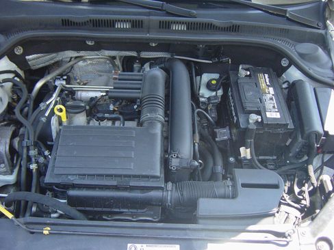 Used 2017 Volkswagen Jetta SE image 16