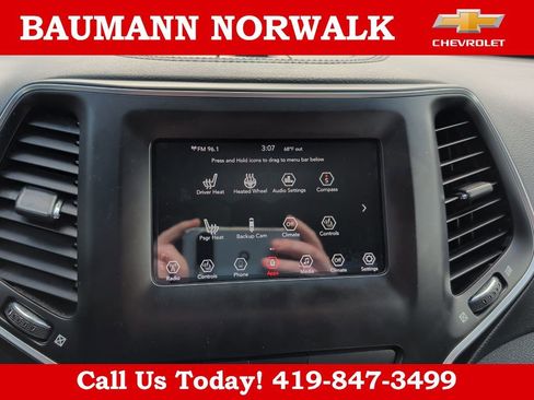 Used 2020 Jeep Cherokee Latitude Plus w/ Cold Weather Group AWD/4WD image 32