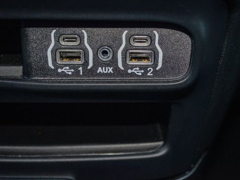 Used 2025 Chrysler Pacifica Select image 25