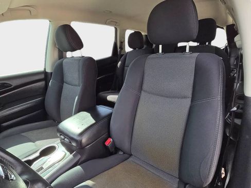 Used 2019 Nissan Pathfinder SV image 12