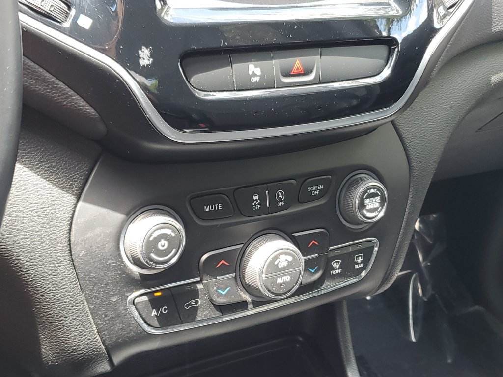 Used 2019 Jeep Cherokee Limited AWD/4WD image 29