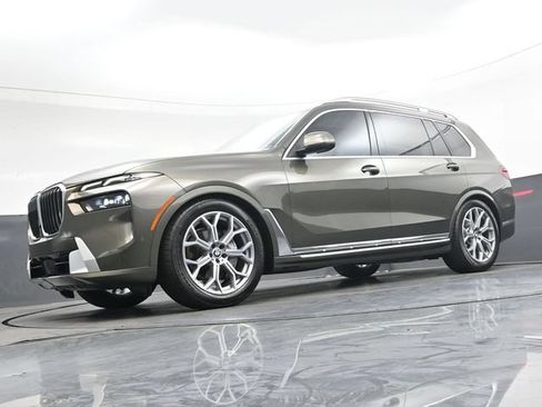 Used 2025 BMW X7 xDrive40i w/ Premium Package AWD/4WD image 44