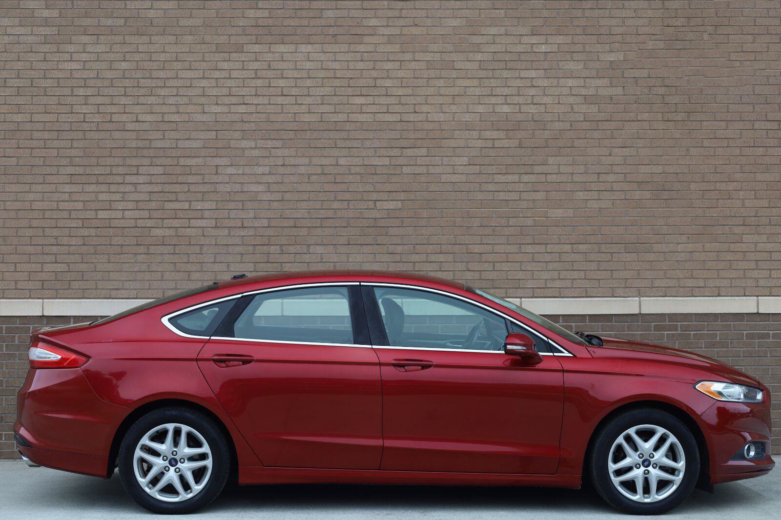 Used 2014 Ford Fusion SE w/ Equipment Group 202A FWD image 3