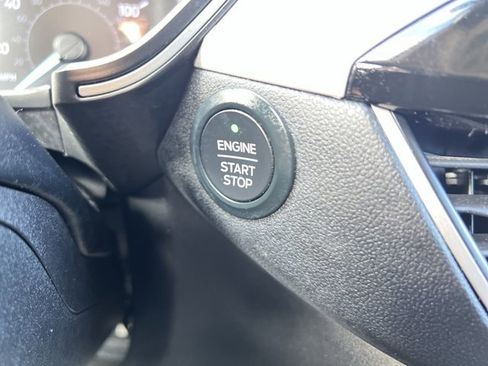 Used 2020 Ford Escape SE image 17