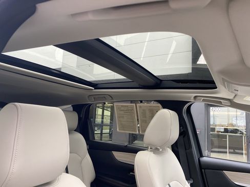 Certified 2025 MAZDA CX-70 Plug-In Hybrid w/ Premium Pkg image 11